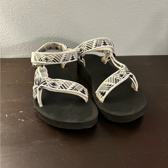 teva boomerang white grey